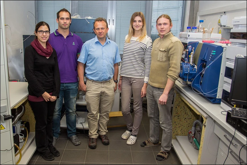 Aktuálně.cz: Současný tým profesora Holčapka.