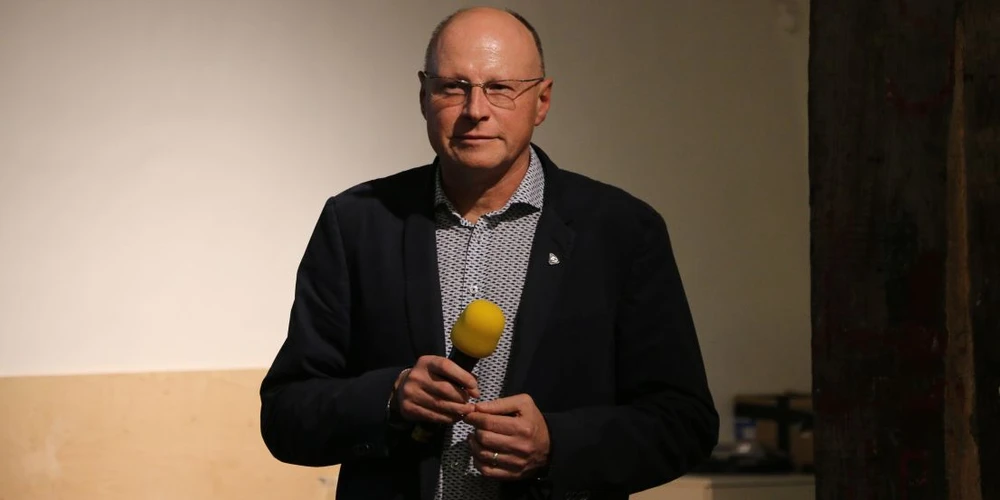 <p>Universitas: Ota Blahoušek: Ivo Frébort.</p>
