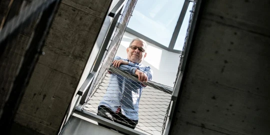 Demokracie do vědy nepatří, říká nejcitovanější český vědec Hobza