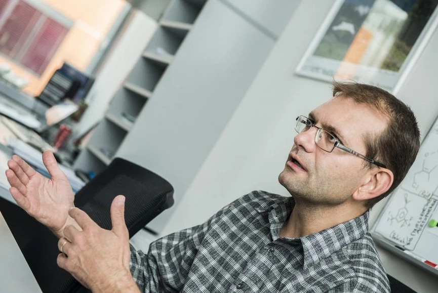 E15/Michael Tomeš: Jiří Damborský, vedoucí Loschmidtových laboratoří Masarykovy univerzity v Brně