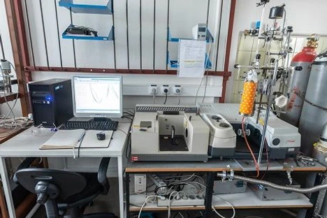 Od vynálezu k praxi. Firma vyzkouší metodu jednodušší výroby metanolu