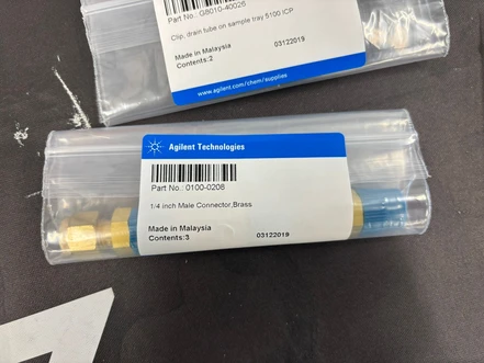 Agilent přechodová fitinga, 1/4" vnější NPT na 1/4", mosaz, 0100-0208 (Nové)