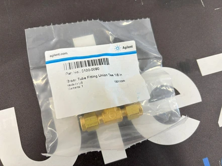 Agilent T-spojka, 1/8", mosaz, 0100-0090 (Nové)