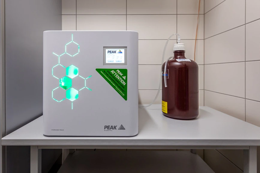 CDV: Nová laboratoř pro analýzu čistoty vodíku na CDV v Brně - generátor