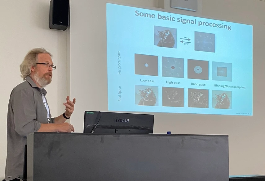 ČSHS: Introduction to three dimensional cryo-electron microscopy (Adam Schröfel)