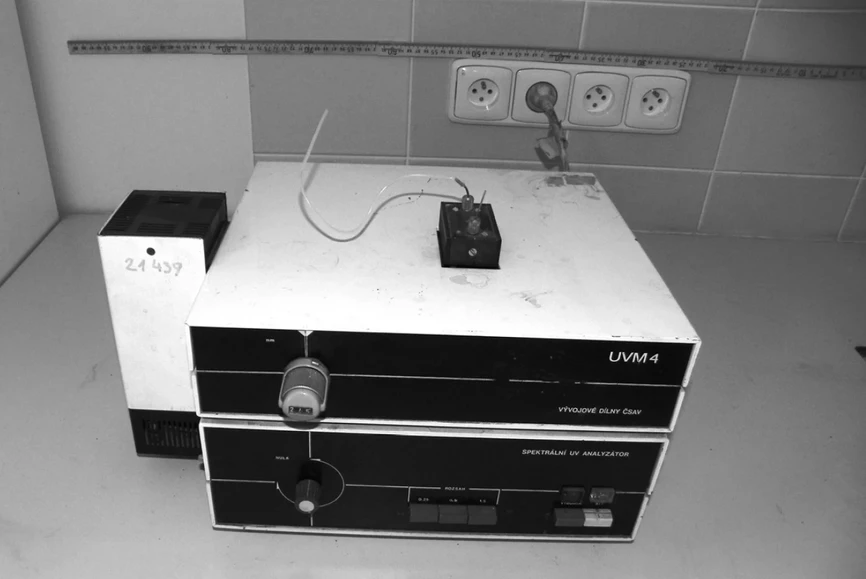 ČSHS: Obr. 5: UV detektor s proměnnou vlnovou délkou z Vývojových dílen ČSAV