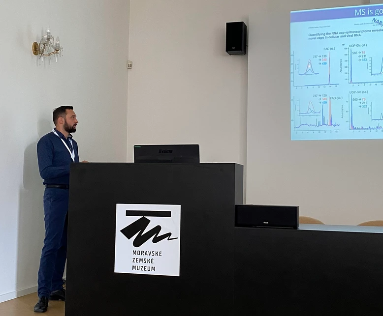 ČSHS: RNA-modifications analysis by hydrophilic interaction liquid chromatography-mass spectrometry (Anton Škríba)