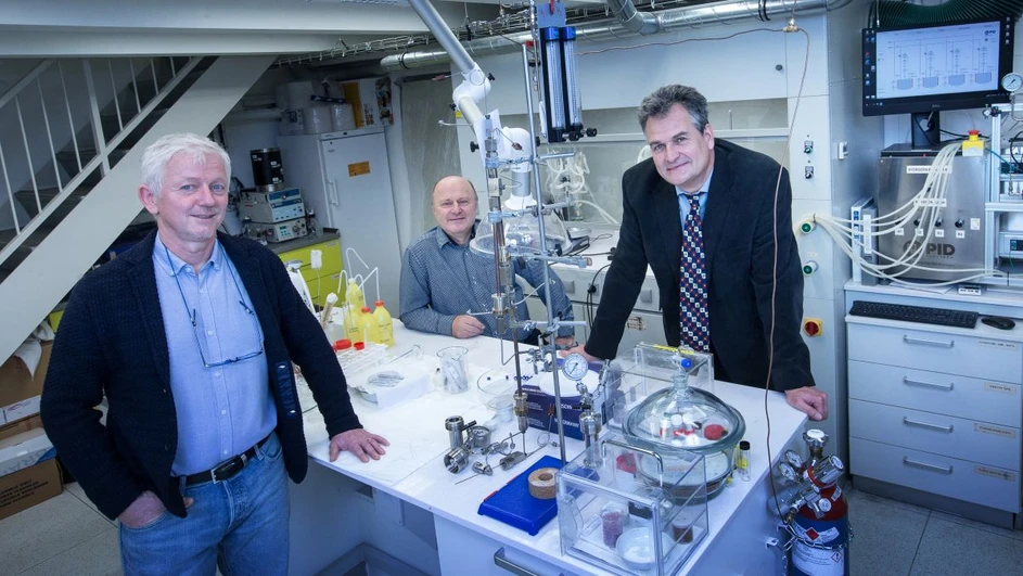 <p>Forum/Hynek Glos: CUCAM: Výzkum nových materiálů a výchova špičkových vědců</p>
