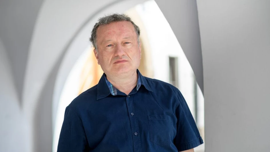 <p>Český rozhlas/Khalil Baalbaki: Konvalinka: Uvnitř bych roušky ještě neodkládal. Rozhodně bych se raději očkoval než promořoval</p>
