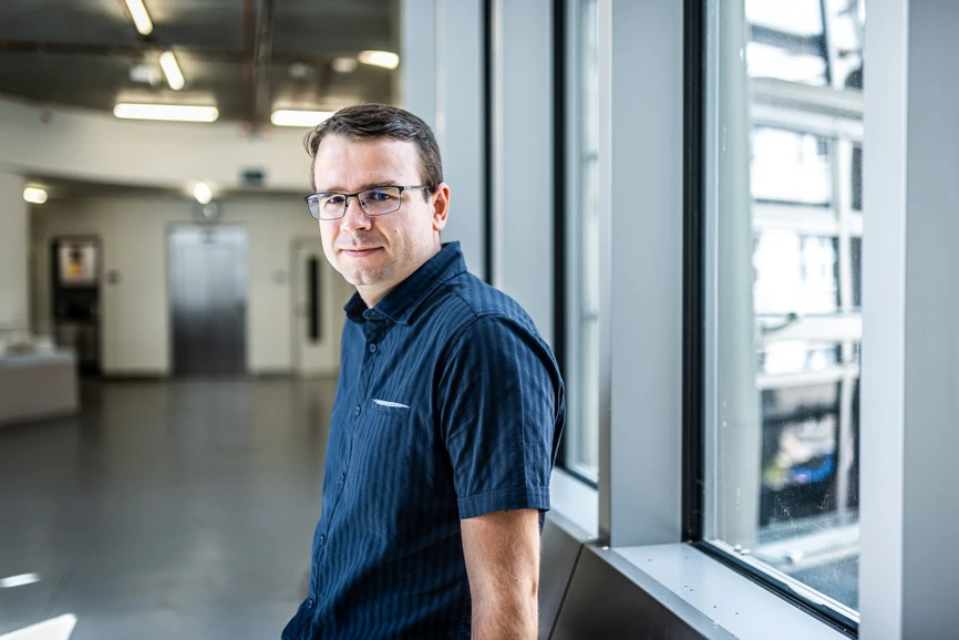 ÚOCHB/Tomáš Belloň: Dr. Tomáš Slanina, vedoucí vědecké skupiny Redoxní fotochemie, ÚOCHB AV ČR