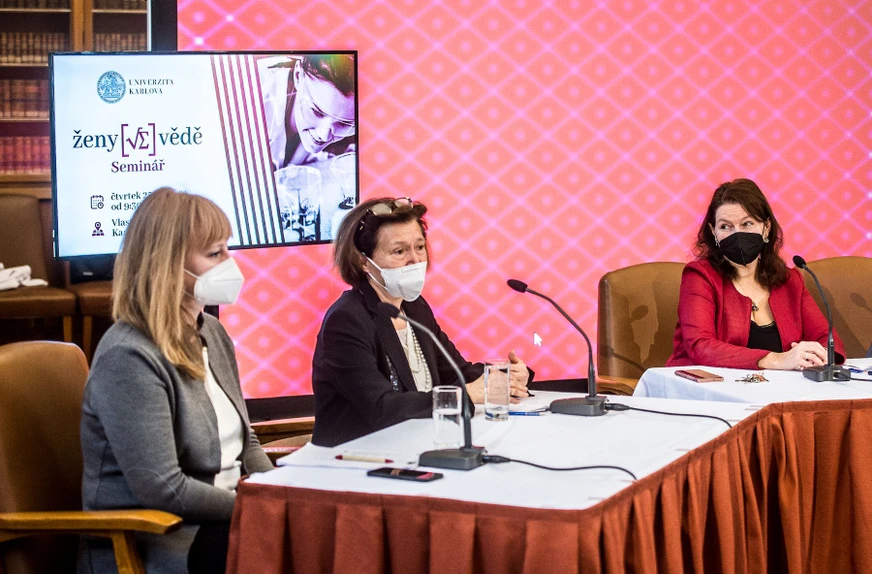 Forum/Vladimír Šigut: Zleva: Anna Shavit, Lenka Rovná a Milena Králíčková.