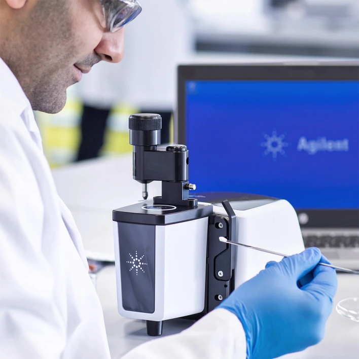 HPST: Agilent Cary 630 FTIR spektrometr s ATR nástavec pro analýzu práškových materiálů