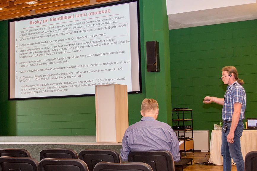 SSJMM: Úvod do interpretace hmotnostních spekter malých molekul (R. Jirásko)