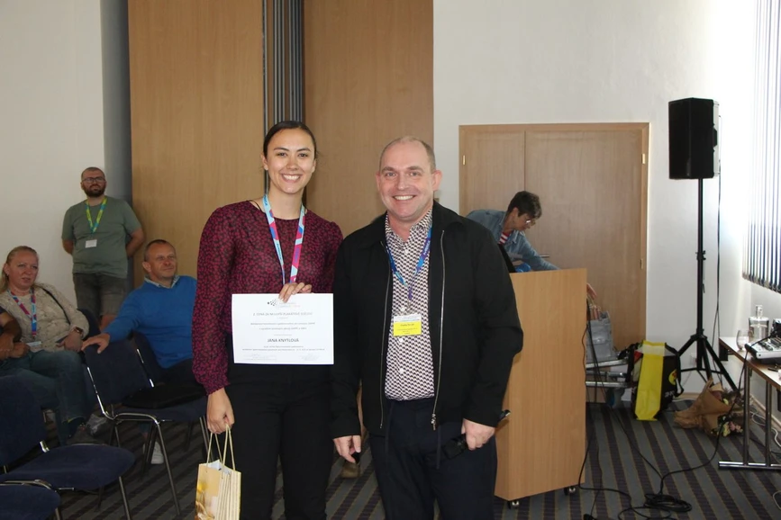 Škola hmotnostní spektrometrie: 26. Škola MS 2025 - Den 5: Výsledky soutěže o nejlepší plakátové sdělení - Jana Knytlová (2.místo)