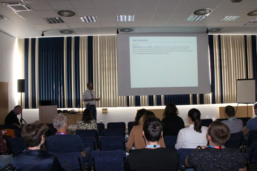 Škola hmotnostní spektrometrie: 26. Škola MS 2025 - Základy hmotnostní spektrometrie – MS skeny a vysoké rozlišení (Josef Cvačka)