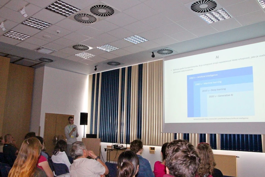 Škola hmotnostní spektrometrie: 26. Škola MS 2025 - Využití umělé inteligence v hmotnostní spektrometrii (Pavel Hladík)