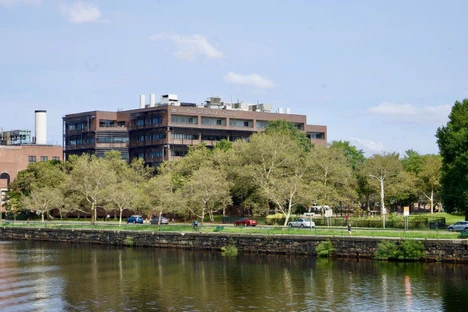 ÚOCHB se rozšiřuje za oceán, otevřel pobočku v americkém Bostonu