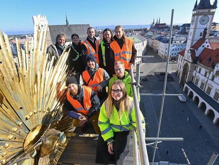Odborníci z přírodovědecké fakulty pomáhají s obnovou sloupu Nejsvětější Trojice