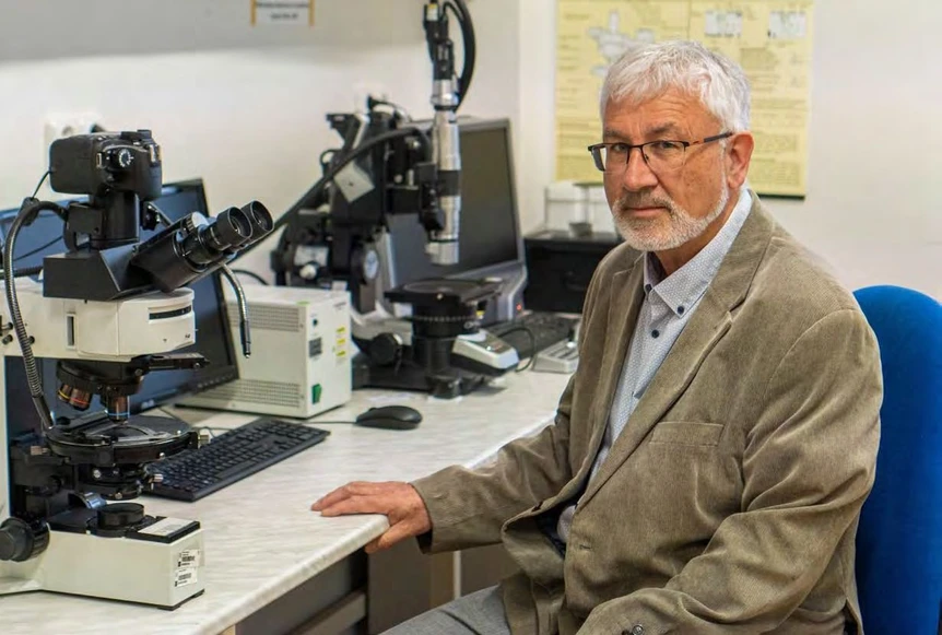 VŠCHT Praha / Vojtěch Masojídek: Od záplav po profesuru: Michal Ďurovič o záchraně památek a Mánesova Kalendária