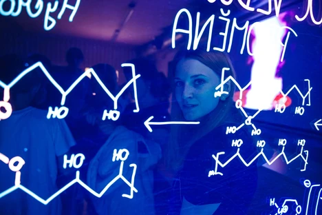 Noc vědců navštívilo téměř sto tisíc lidí, vede se spor o název 