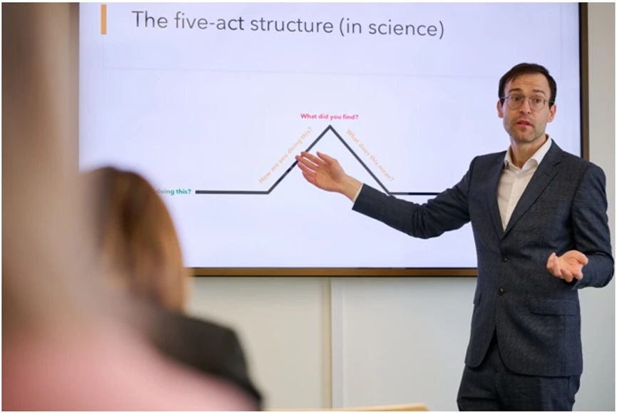 Vědavýzkum.cz - Sam Illingworth - Věda a umění jsou dvě strany téže mince 2.jpg