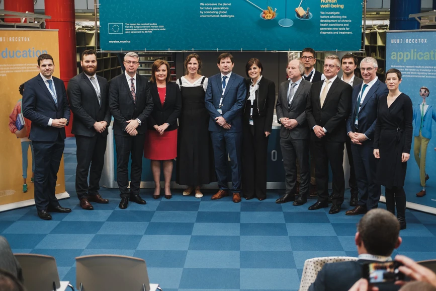 <p>Recetox/Fotogalerie/CC-BY: <a href="https://www.recetox.muni.cz/o-nas/novinky/projekt-cetocoen-excellence-slavnostne-zahajen">Projekt CETOCOEN</a></p>
