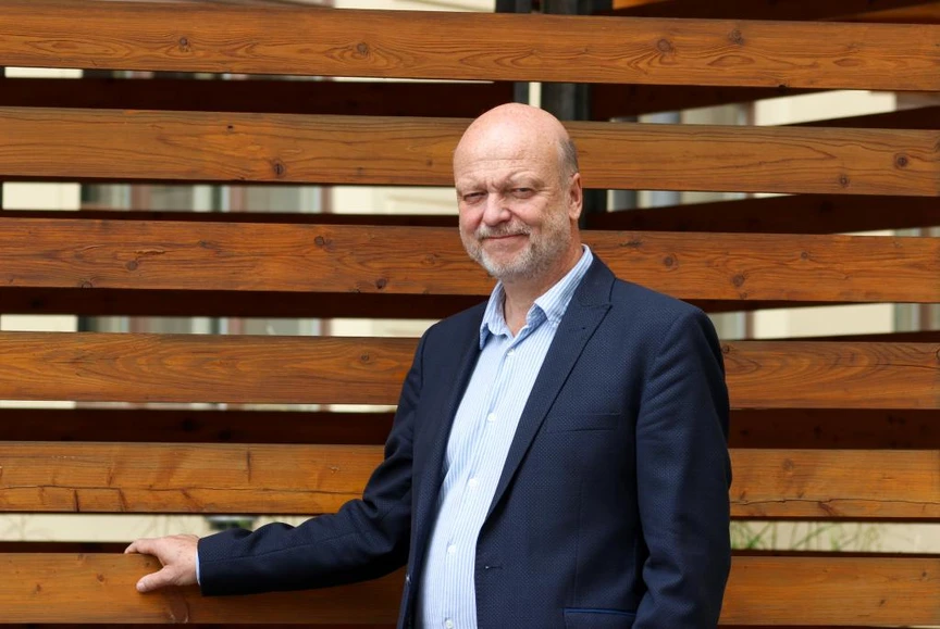 <p>Univerzita Pardubice/Adrián Zeiner/Anna Sedláková: U vědy by se všem mělo měřit stejným metrem, říká rektor Jiří Málek</p>
