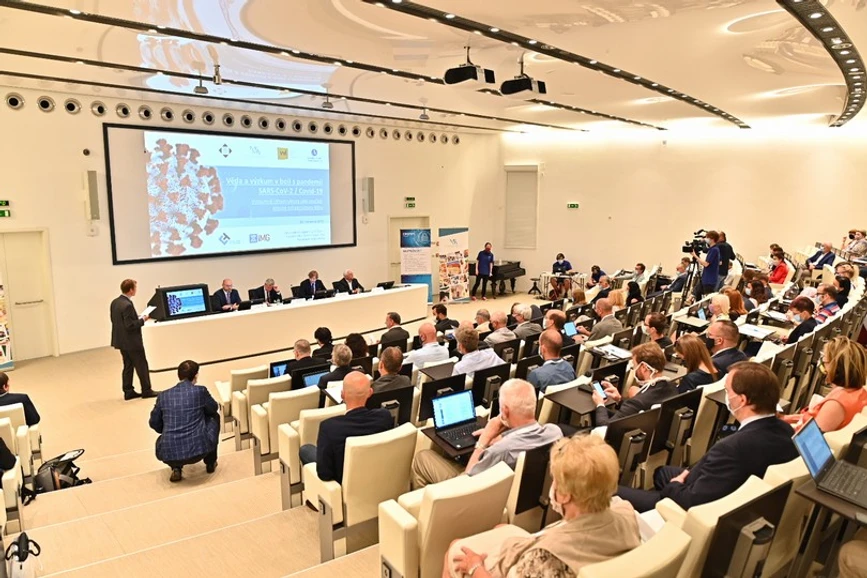 <p>Vědavýzkum.cz/MŠMT: Jak věda a výzkum pomohly v boji s pandemií</p>
