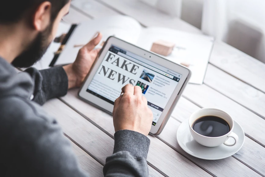 <p>Pixabay/memyselfaneye: Fake news a důvěra ve vědu v době koronaviru</p>
