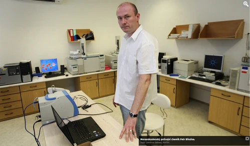 Nejvíce nám dal zabrat metanol, vzpomíná policejní chemik