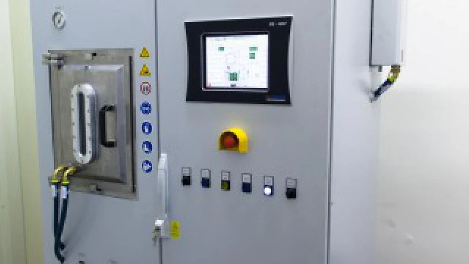 Český rozhlas/VŠCHT Praha: Slinovací zařízení Spark Plasma Sintering